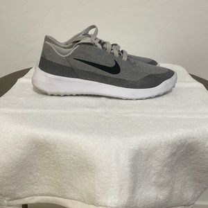 Nike Golf Shoe Size 9.  Like New Condition.